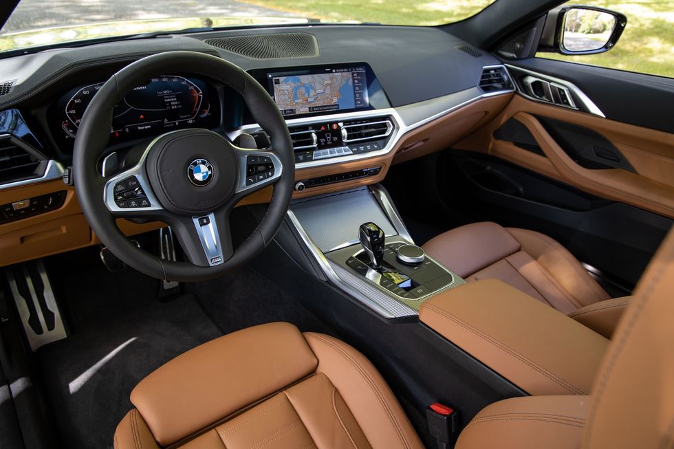BMW 4-Series Coupe 46.595 USD Là thế hệ thứ 2  thay thế cho 3 Series-Coupe mang mã nội bộ G22, phiên bản 430i tiêu chuẩn có giá khởi điểm 46.595 USD, trong khi phiên bản dẫn động 4 bánh toàn thời gian 430i xDrive