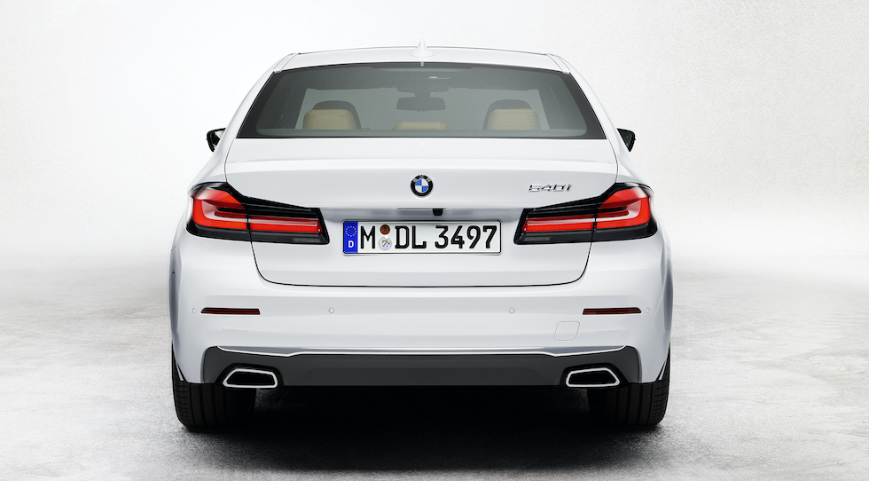 BMW 5 Series 530i Đời 2021 Có Gì Mới, Giá Bao Nhiêu Tiền, Xe màu trắng mới, phiên bản động cơ xăng 2.0l giá rẻ nhất, bản tiêu chuẩn, xe nhập khẩu châu âu hay lắp ráp