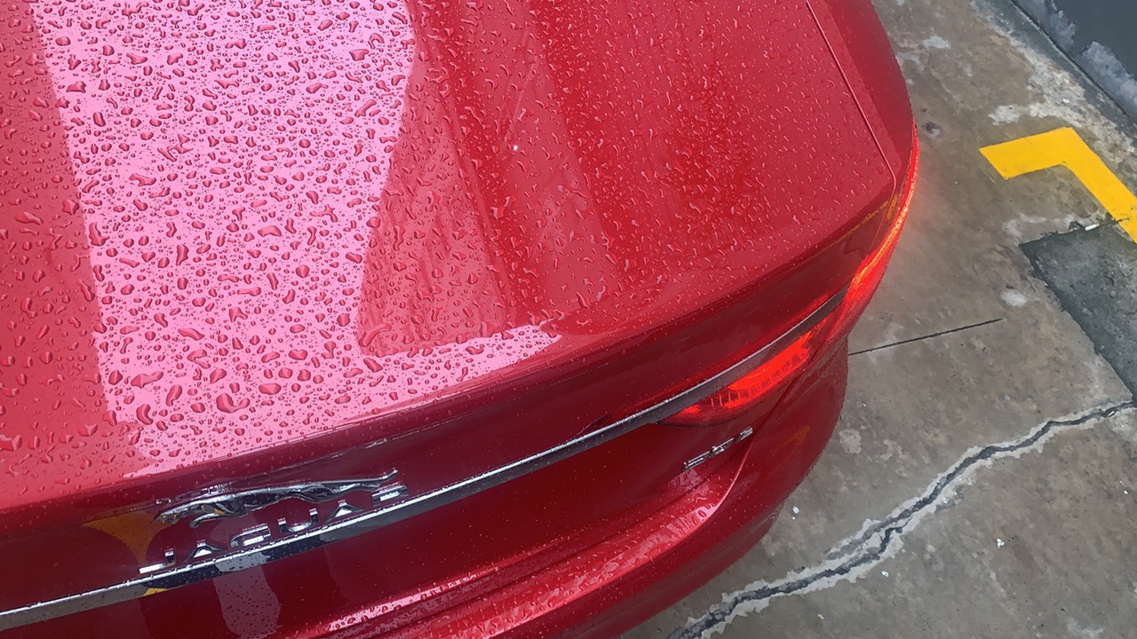 Jaguar XF Prestige màu đỏ