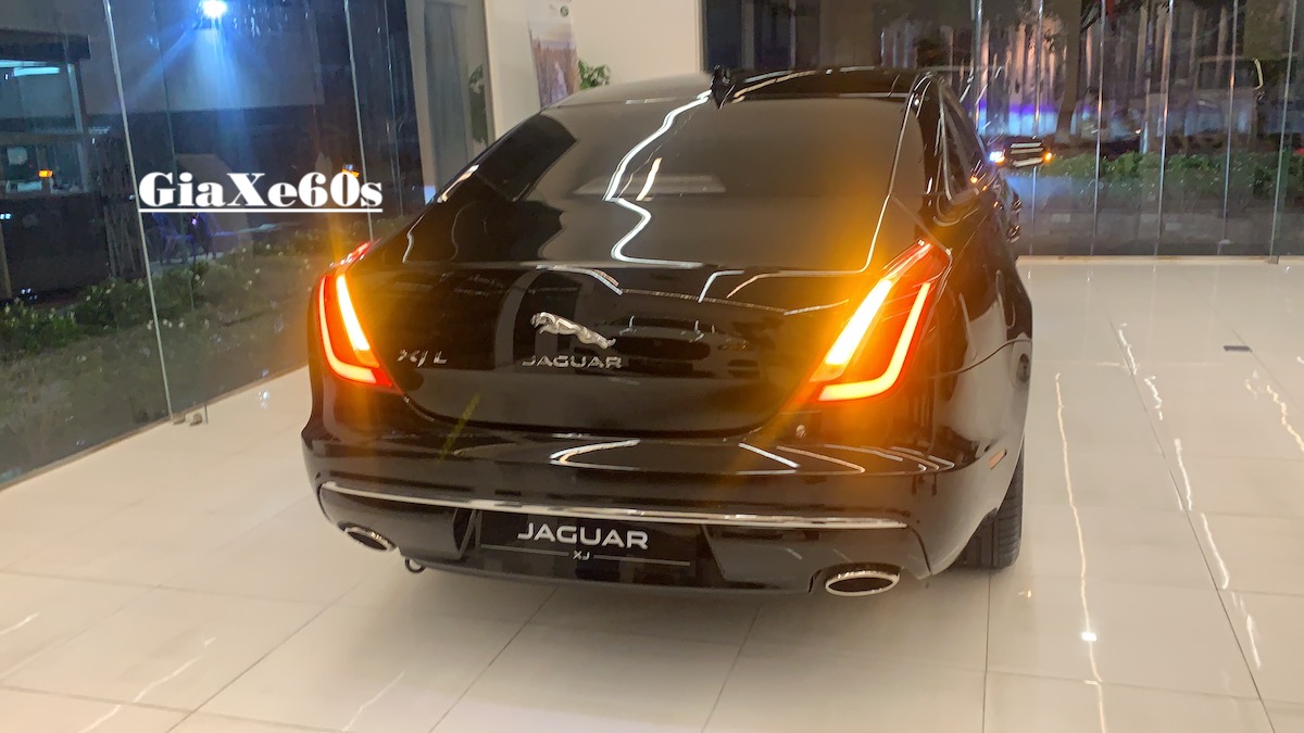 Jaguar XJL Phiên Bản Cao Cấp 2019 Giá Bao Nhiêu Tại Việt Nam 2019 Màu Đen, Đỏ, Trắng, Xanh, Nội thất màu da bò có đến 4 ghế massage đặc biệt là có 2 bàn làm việc cùng 2 cửa sổ trời giá chỉ 6,6 tỷ đồn