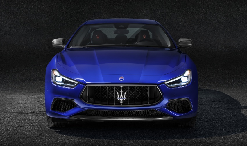 Giá Xe Maserati Ghibli 4 Chỗ 2020 Bao Nhiêu, Có Mấy Phiên Bản - Carbon trên bản gransport màu xanh 