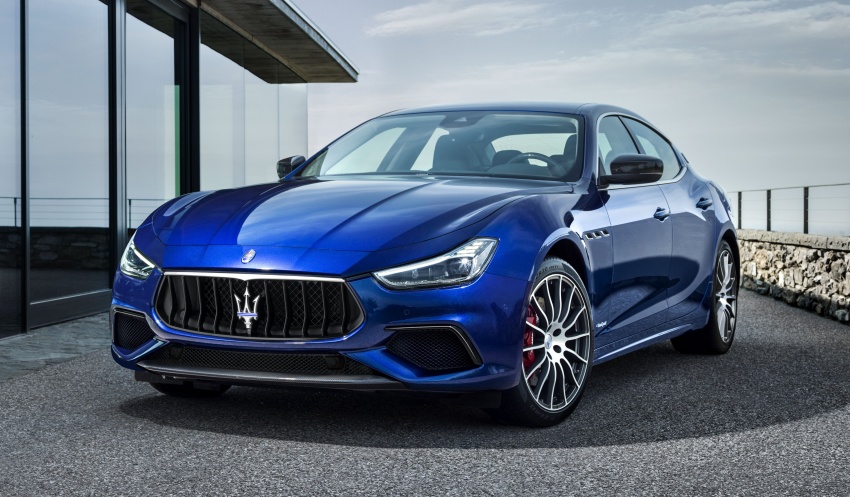 Giá Xe Maserati Ghibli 4 Chỗ 2020 Bao Nhiêu, Có Mấy Phiên Bản - Carbon trên bản gransport - phần đầu xe