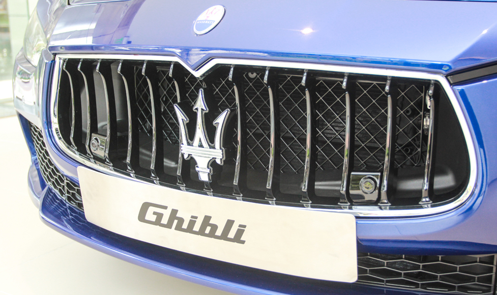 Giá Xe Maserati Ghibli 4 Chỗ 2020 Bao Nhiêu, Có Mấy Phiên Bản Nhập khẩu chính hãng tại thị trường oto Việt Nam, Ghibli sedan 5 cửa thuộc phân khúc nào của Ý Italia, ghibli cạnh tranh với hãng xe nào của Đưc, Gh
