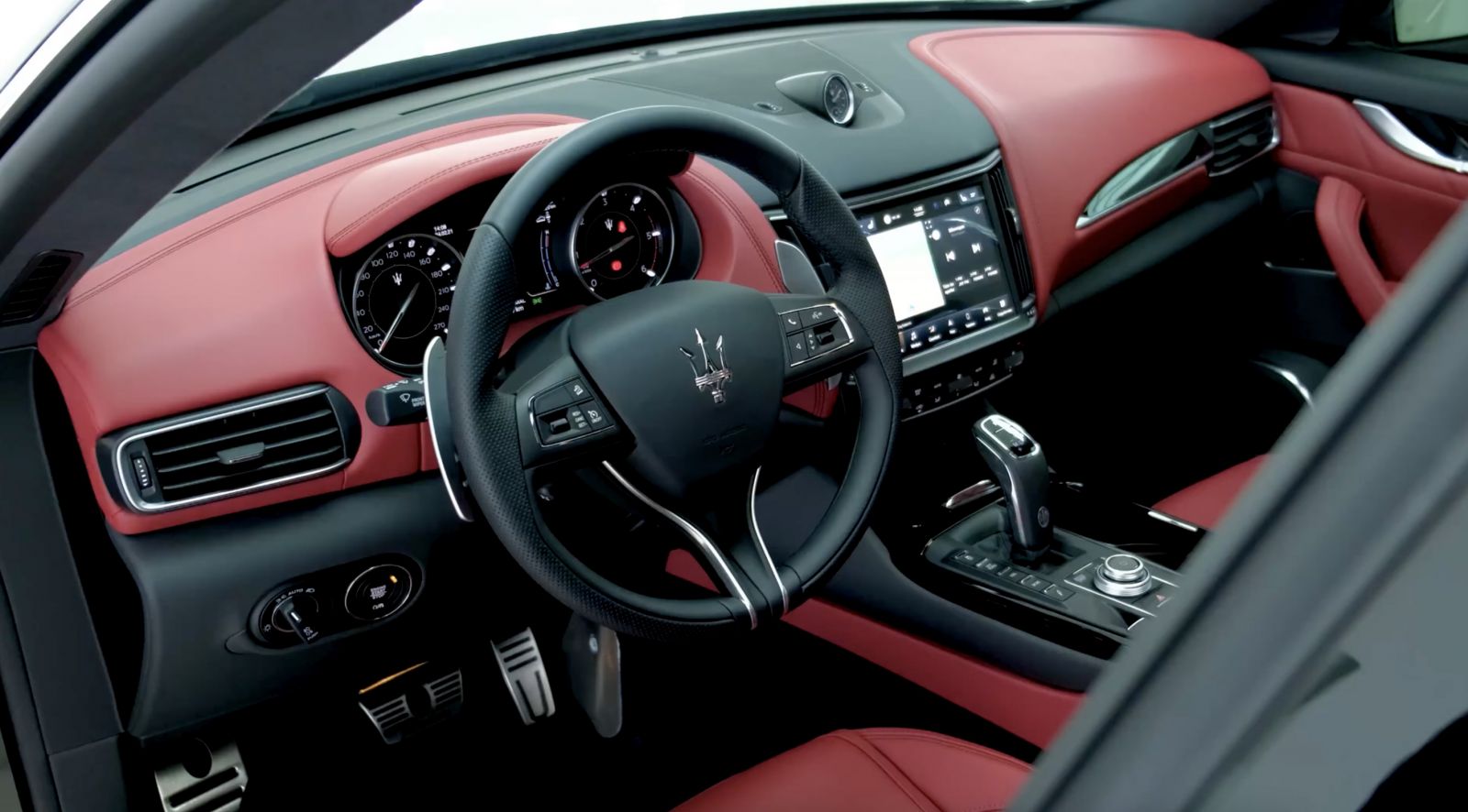 Nội thất, màu đỏ, Maserati Levante, Maserati Levante 2021 - 2022 Có Gì Mới, Giá Bán Bao Nhiêu , Phiên bản sport, màu đen cực đẹp ở video, 
