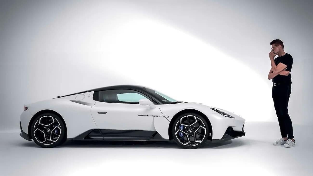 xe maserati mc20 màu trắng
