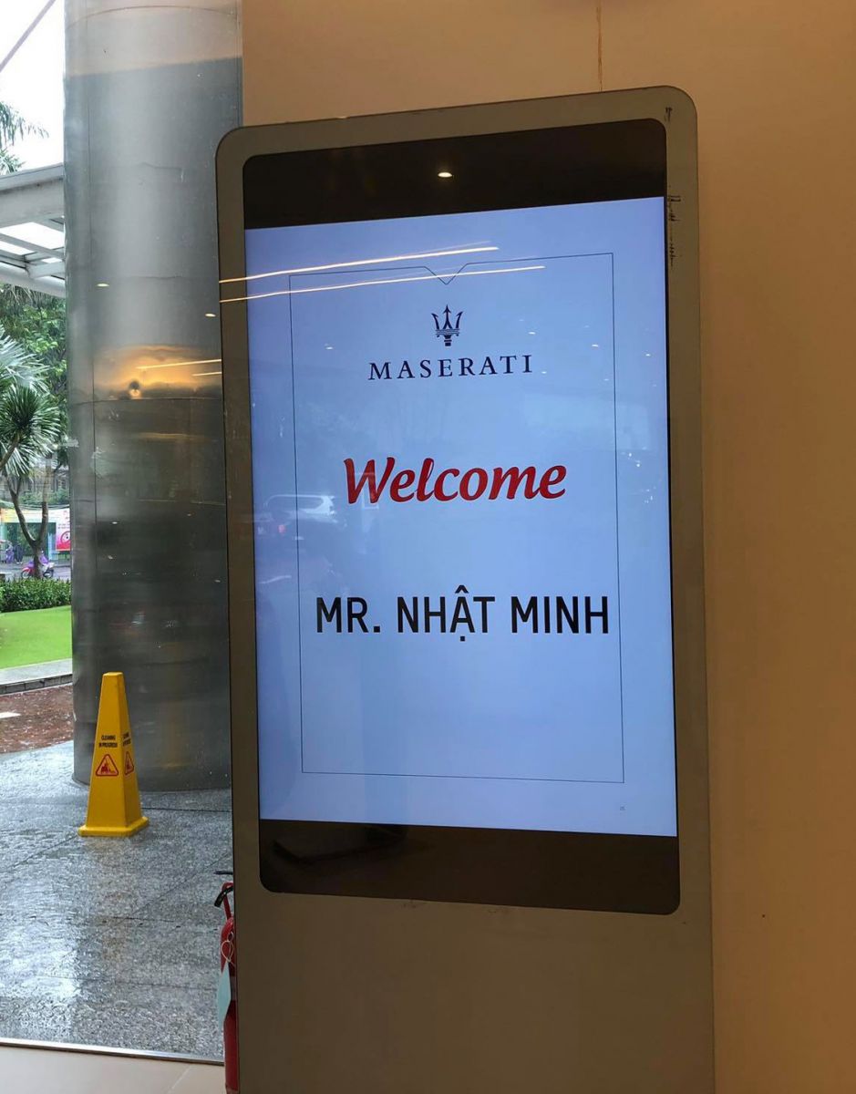 bảng chào mừng của hãng maserati ý tới Minh Nhụa là khách hàng vip của hãng