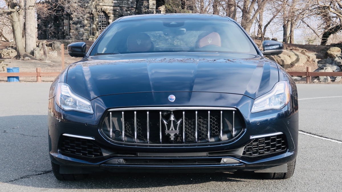 Maserati Quattroporte máy 3.0lít: 8,055,000,000 triệu đồng.