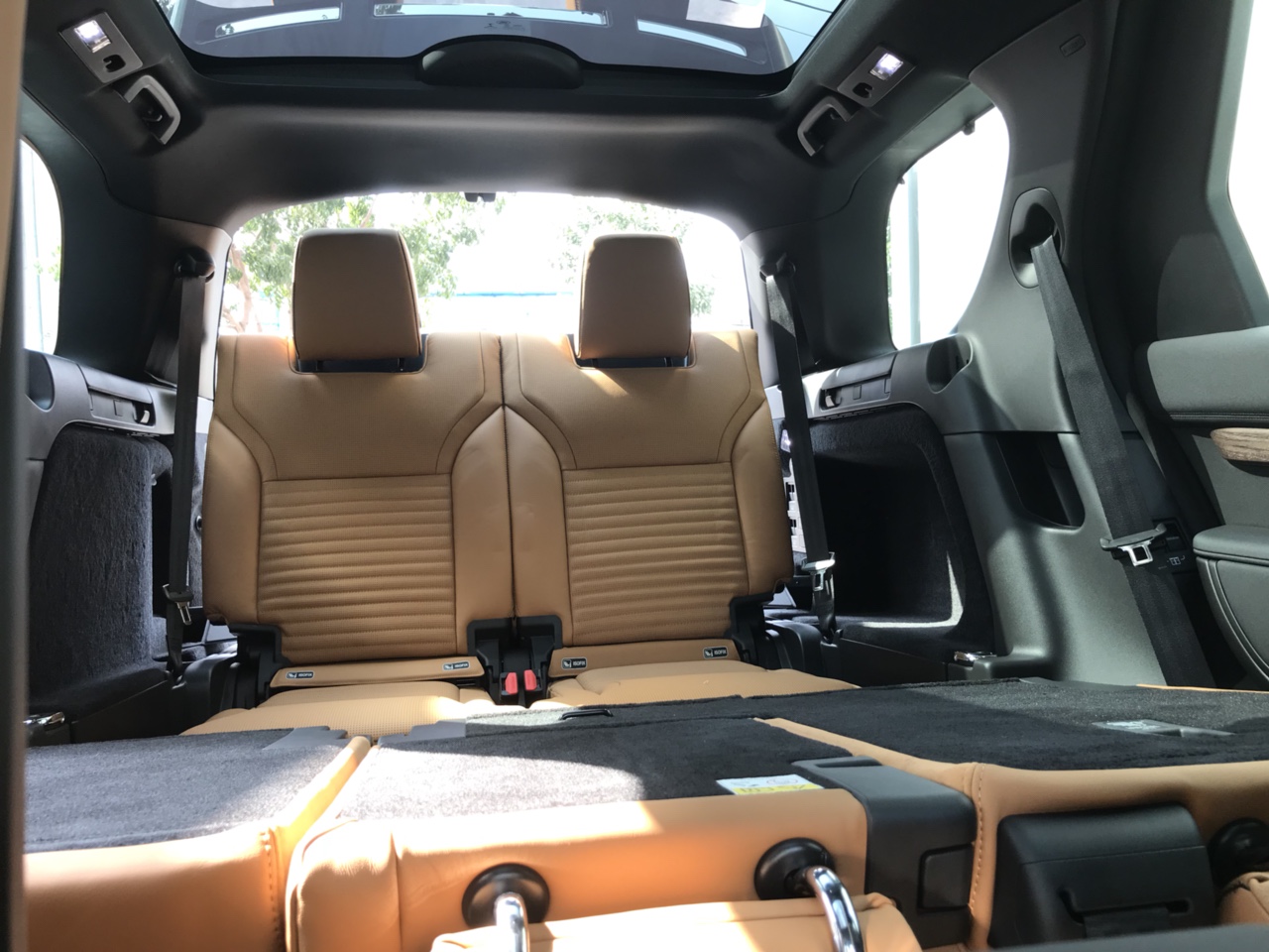 Đánh Giá Xe 7 Chỗ Land Rover Discovery HSE Luxury Cao Cấp Màu Xanh Rêu Aintree Green 2018, Xe Range Rover 7 Chỗ thế hệ mới model 2019 có gì khác model này, xe chạy có hao xăng không, xe nhập từ nước nào.