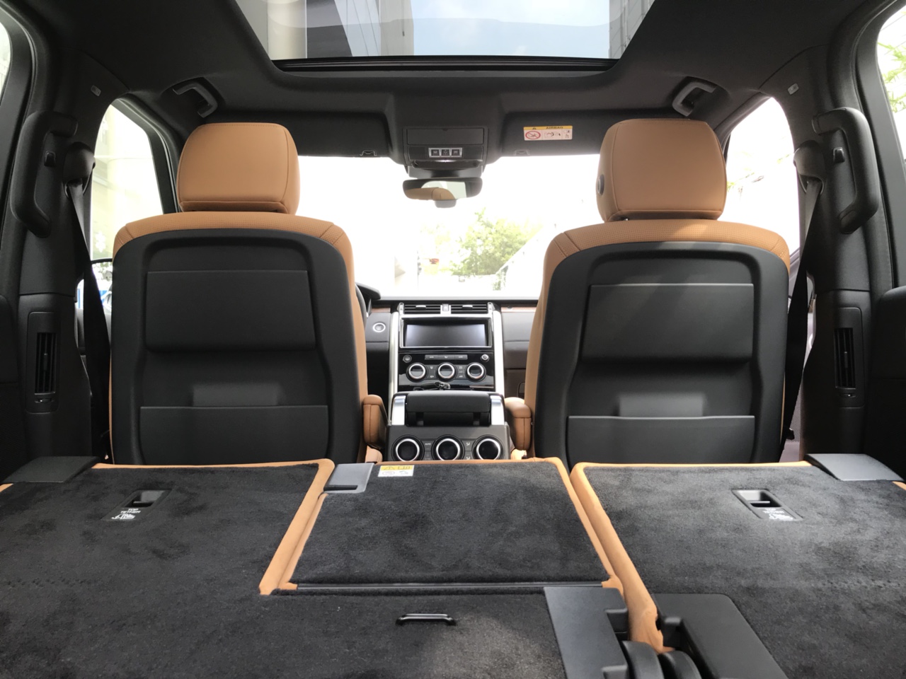 Đánh Giá Xe 7 Chỗ Land Rover Discovery HSE Luxury Cao Cấp Màu Xanh Rêu Aintree Green 2018, Xe Range Rover 7 Chỗ thế hệ mới model 2019 có gì khác model này, xe chạy có hao xăng không, xe nhập từ nước nào.