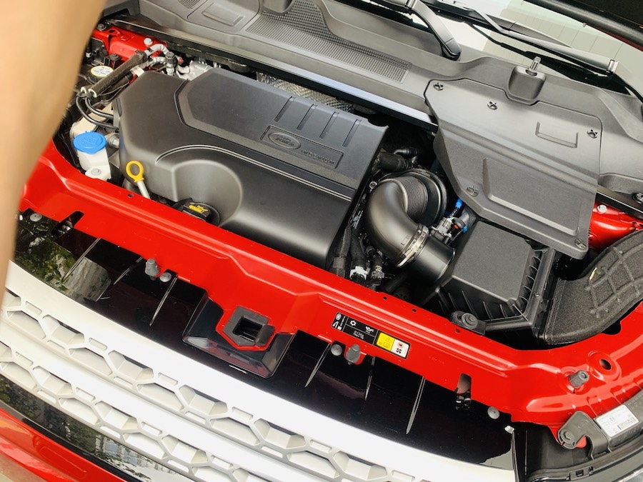 Động cơ xăng 2.0lit: Mẫu xe Land Rover Discovery Sport Phiên Bản HSE Luxury Màu Đỏ.