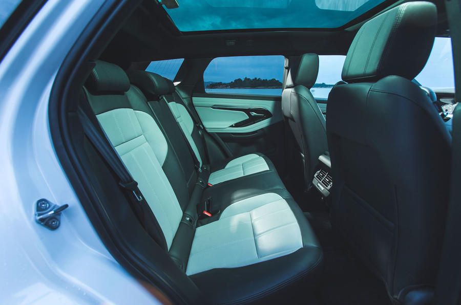 Đánh Giá Xe Range Rover Evoque R-Dynamic HSE 2020 Màu Trắng Theo Báo Anh Đưa Tin