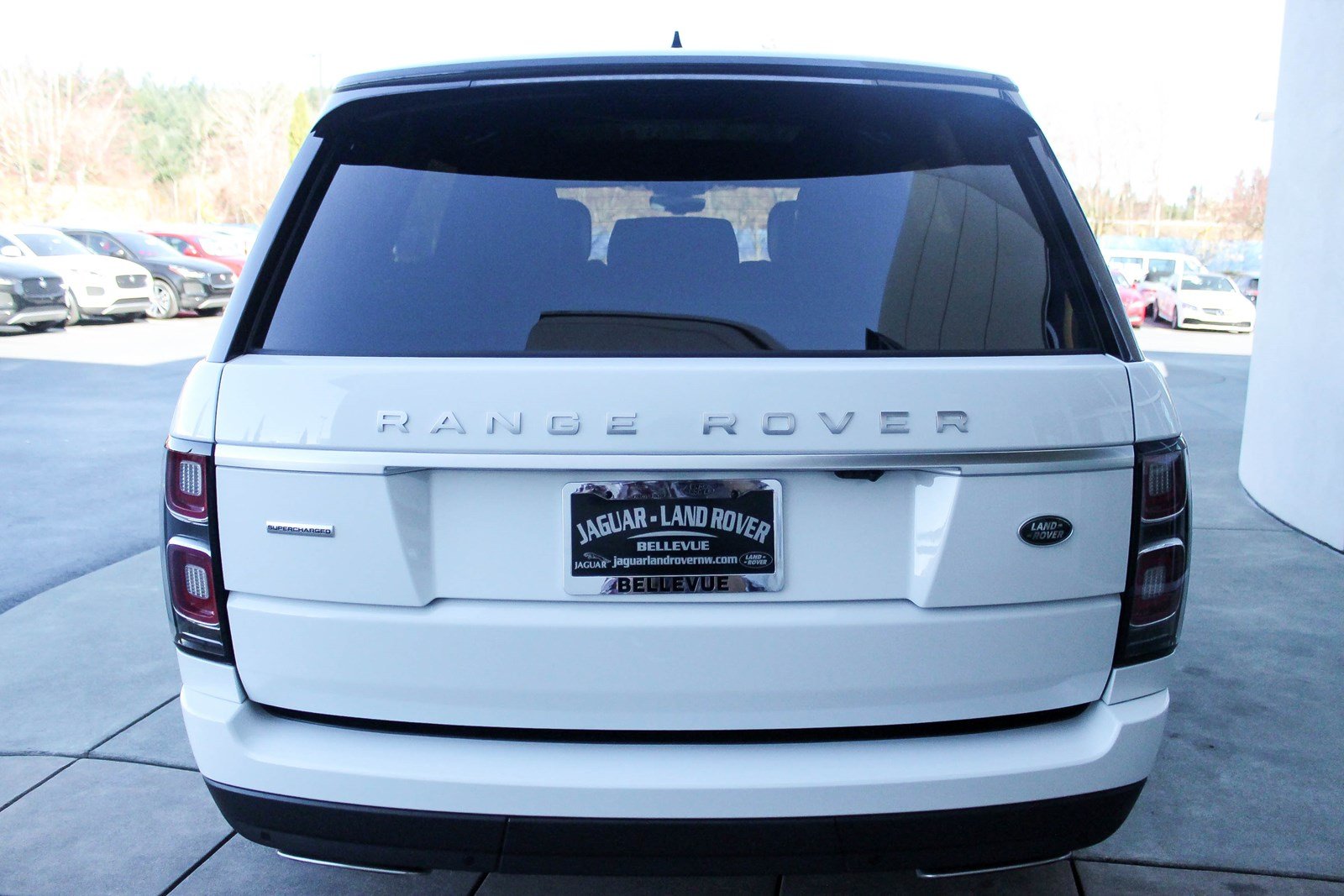 Mẫu Range Rover Của Nước Nào Sản Xuất Và Bao Nhiêu Tiền : Dòng 5 Chỗ Autobiography LWB Màu Trắng