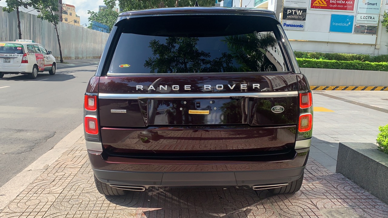 màu đỏ đô, Giá Xe Range Rover Vogue 3.0 Supercharged Đời Mới Nhất Tại Việt Nam model 2020 nhiêu tiền, hiên tai giá là 8,899 triệu đồng tại hãng