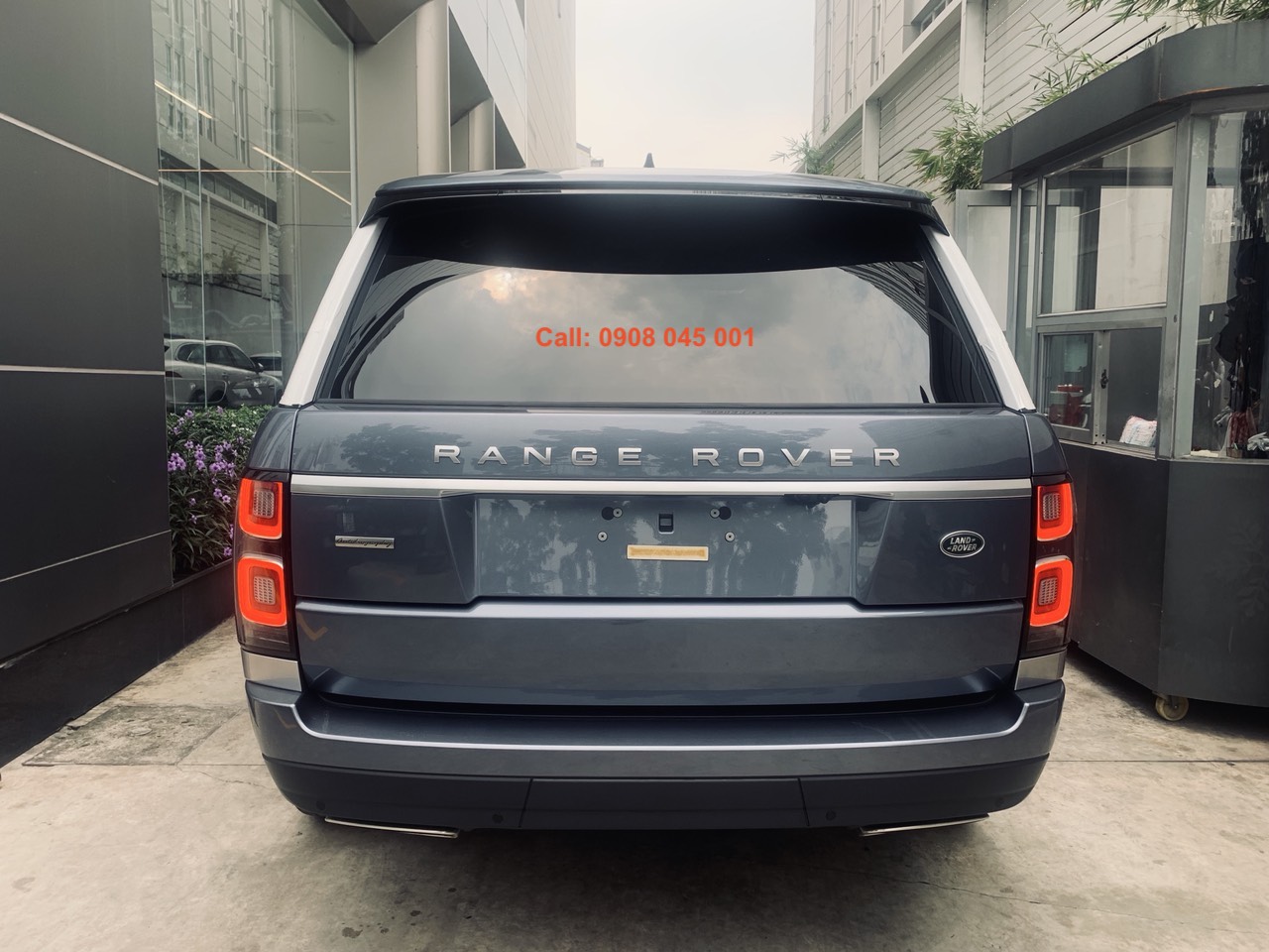 Range Rover Autobiography LWB 2020 Có Gì Mới, Xe SUV 5 chỗ nhập khẩu chính hãng từ anh quốc về Việt Nam có giá bán bao nhiêu tiền, xe bản cao cấp nhất có bàn làm việc