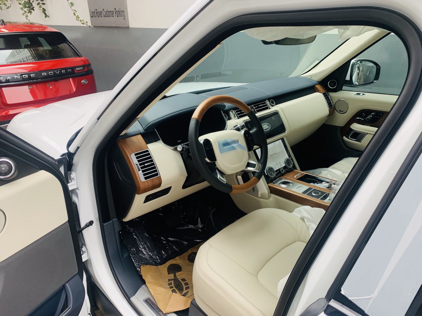 xe range rover phiên bản autobiography lwb màu trắng nội thất kem giá bán 12 tỷ