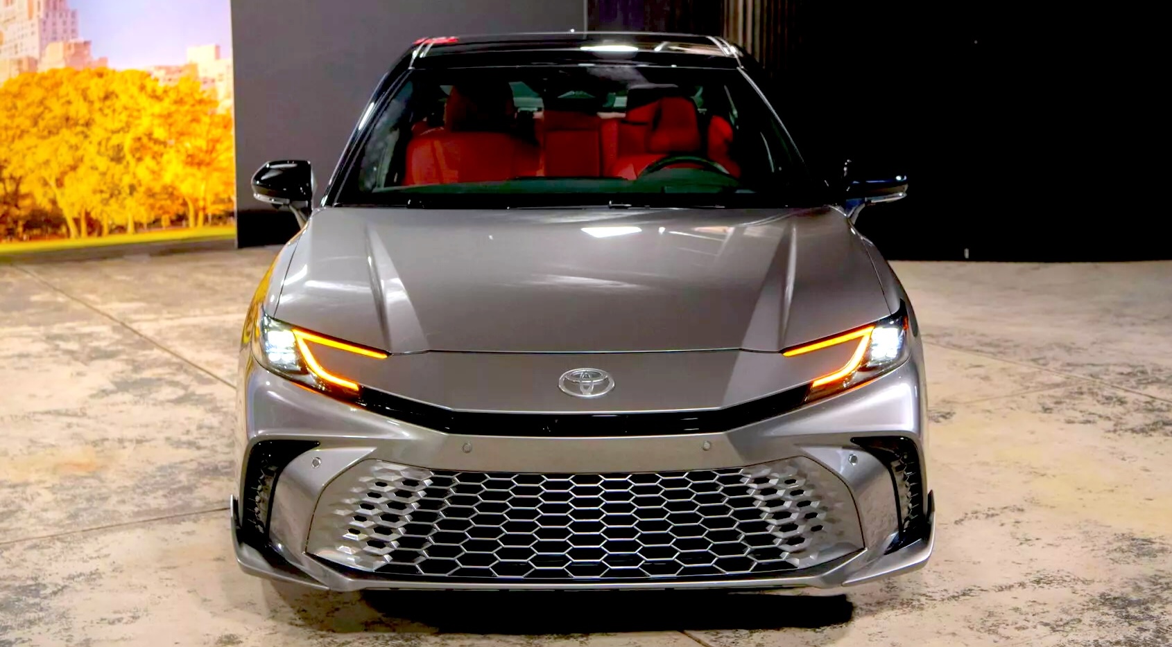 xe Toyota Camry 2025