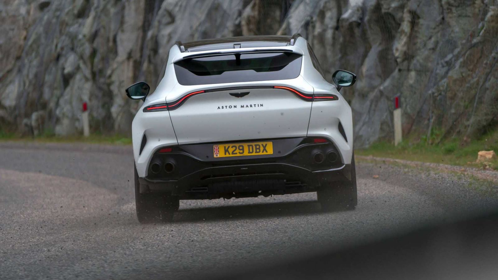 2023 Aston Martin DBX707 lần đầu tiên lái xe: Mang cuộc chiến đến Ý