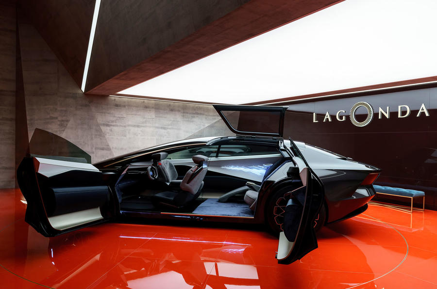 Mẫu Sieu Xe Aston Martin LaGOnDA SUV Gầm Cao Hoàn Toàn Mới Ra Mắt Có Gia Bao Nhiêu Khi Về Việt Nam theo đường nhập khẩu chính hãng, nó sẽ có bao nhiêu màu sắc ngoại thất và nội thất, số chỗ ngồi 5 hay 4 ch�