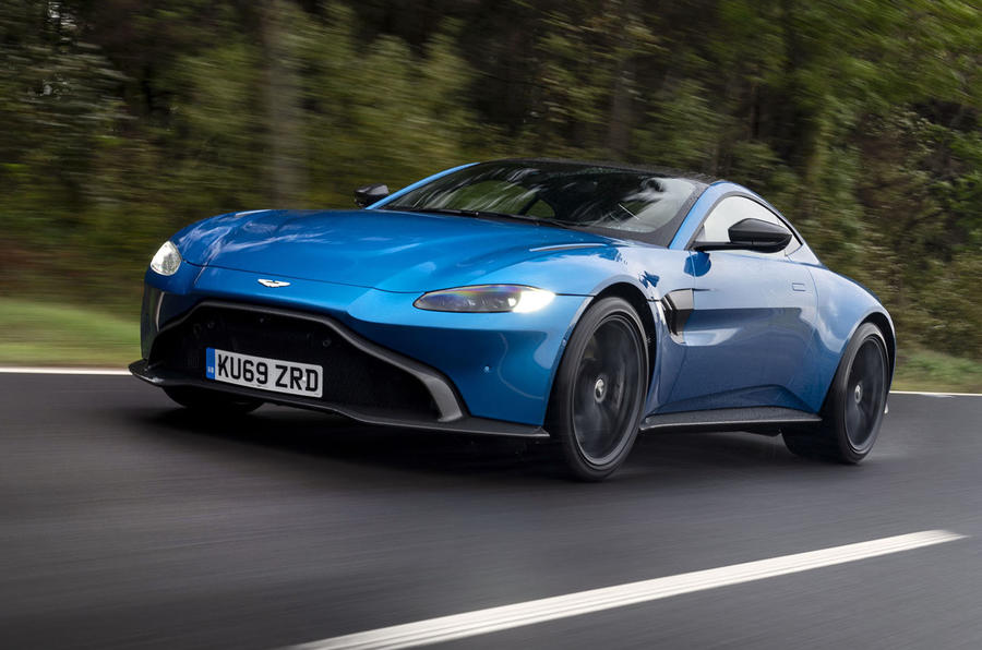 Màu Xanh Dương Xe Aston Martin Vantage Của Nước Nào, Giá Bao Nhiêu, Mẫu 2 Cửa Này Có Option Đặc Biệt, Khung Gầm Có cứng hay không, tăng tốc bao nhiêu giây, động cơ bao nhiêu chấm, máy đặt trước hay sau. Màu Xanh Dương Xe Aston Martin Vantage Của Nước Nào, Giá Bao Nhiêu, Mẫu 2 Cửa Này Có Option Đặc Biệt, Khung Gầm Có cứng hay không, tăng tốc bao nhiêu giây, động cơ bao nhiêu chấm, máy đặt trước hay sau.