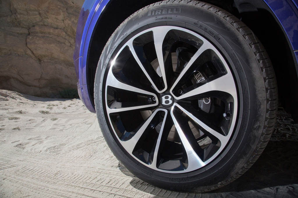 2020 Xe Bentley 5 Chỗ Gầm Cao SUV Bentayga 4.0 V8 Nhập Khẩu Tại Việt Nam Giá Bán Bao Nhiêu Tiền, Có mấy màu ngoại thất và 4 chỗ 7 chỗ có khác biệt gì nhau, màu nào đắt nhất từ trắng, xanh, đen, xám, đỏ, cam..