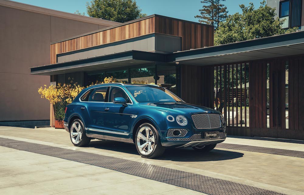 xe bentley bentayga 5 chỗ màu xanh 2020 giá rẻ nhất giá xe 5 chỗ và 7 chỗ Bentley Bentayga gầm cao đời mới tại việt nam bao nhiêu