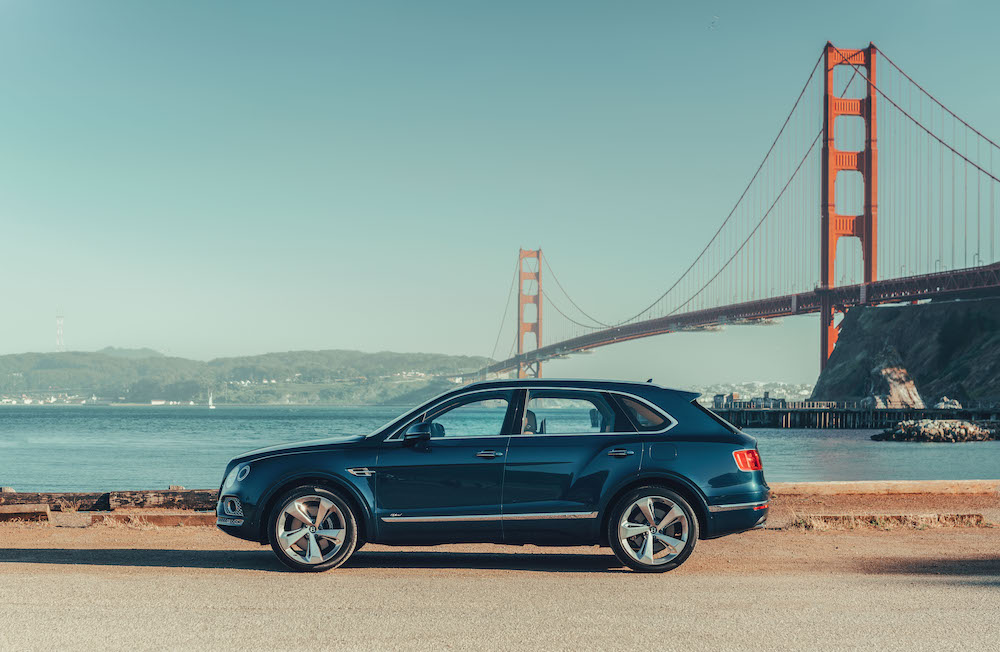 xe bentley bentayga 5 chỗ màu xanh 2020 giá rẻ nhất giá xe 5 chỗ và 7 chỗ Bentley Bentayga gầm cao đời mới tại việt nam bao nhiêu