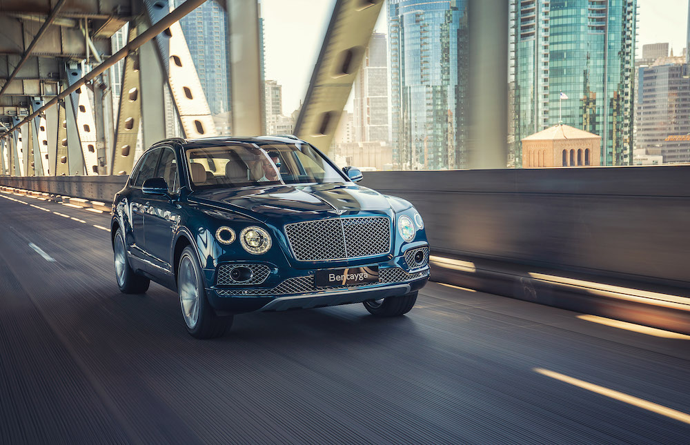xe bentley bentayga 5 chỗ màu xanh 2020 giá rẻ nhất giá xe 5 chỗ và 7 chỗ Bentley Bentayga gầm cao đời mới tại việt nam bao nhiêu