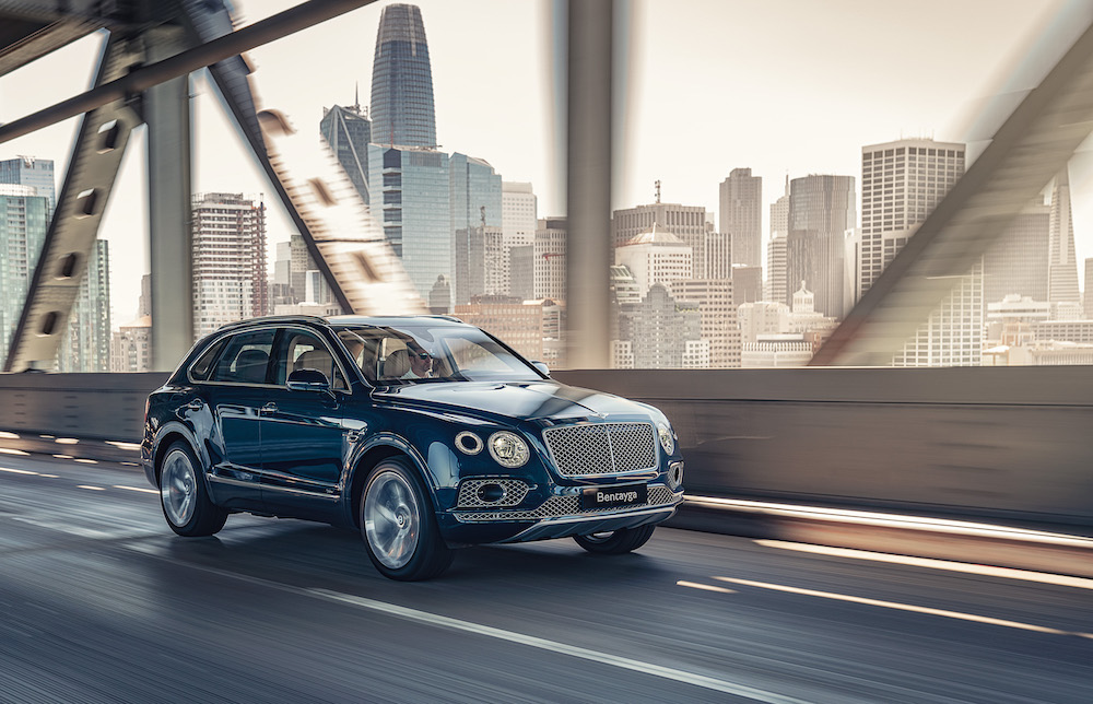 xe bentley bentayga 5 chỗ màu xanh 2020 giá rẻ nhất giá xe 5 chỗ và 7 chỗ Bentley Bentayga gầm cao đời mới tại việt nam bao nhiêu