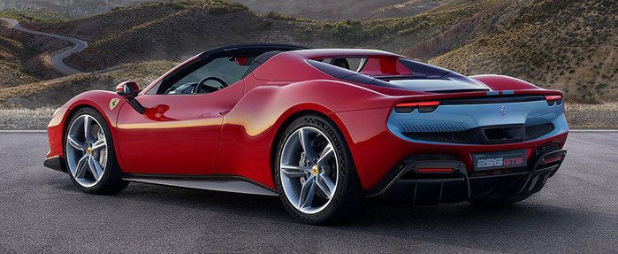 đuoi xe ferrari 296 gts màu đỏ