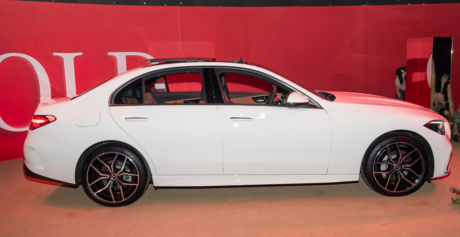 Mercedes-Benz C-Class 2022 Giá cao nhất 2,4 tỉ đồng bản nhập nguyên chiếc CBU còn lại CKD lắp ráp trong nước giá dưới 2 tỷ, có nhiều màu lựa chọn, đối thủ BMW 3 series 2023, audi a4