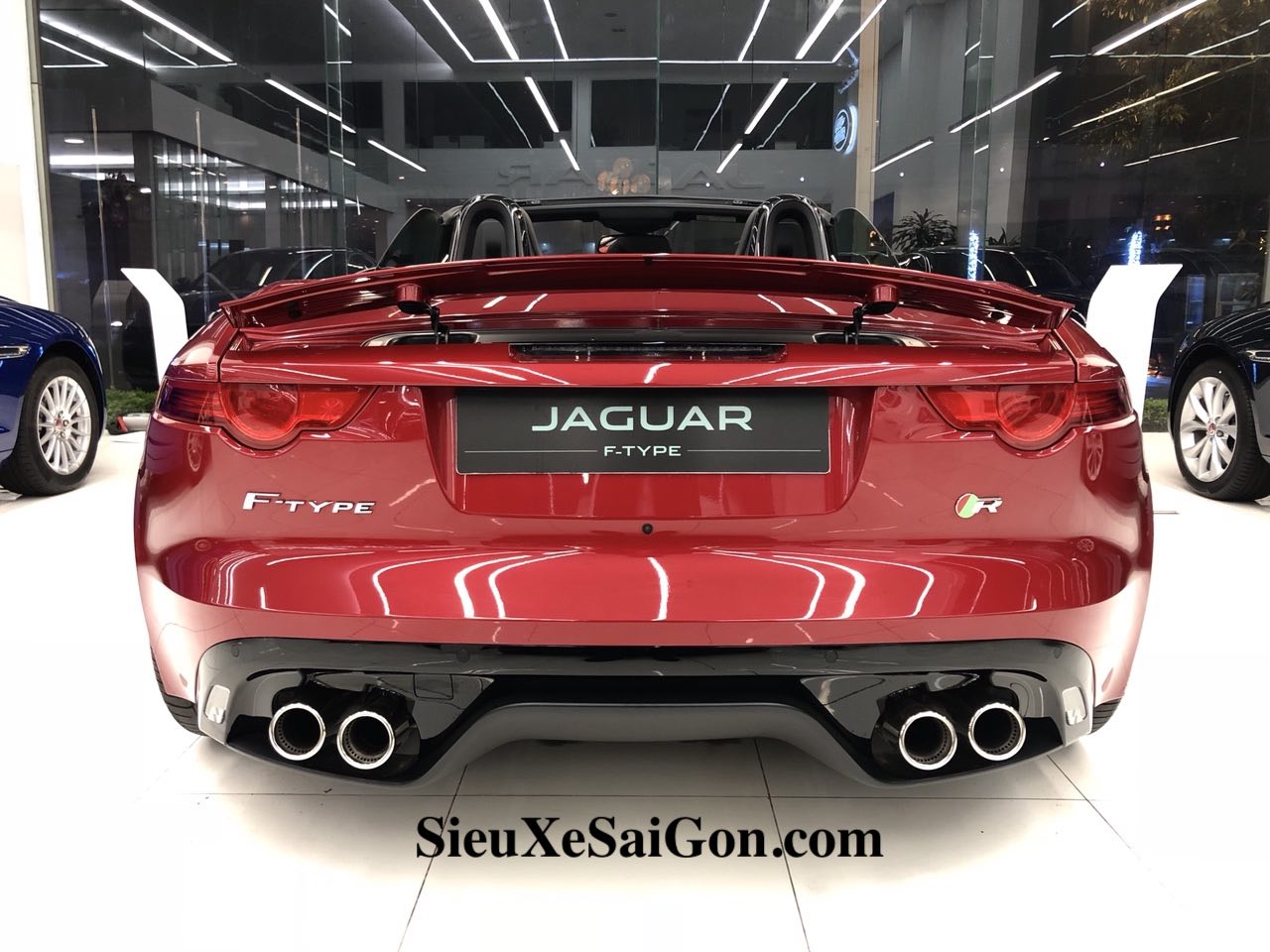 Jaguar F-Type 2 Cửa Phiên Bản Mui Trần Xếp lại được, Mẫu đắt nhất màu đỏ, Jaguar F-Type 2 Cửa Phiên Bản Mui Trần Bao Nhiêu Tiền Tại Việt Nam