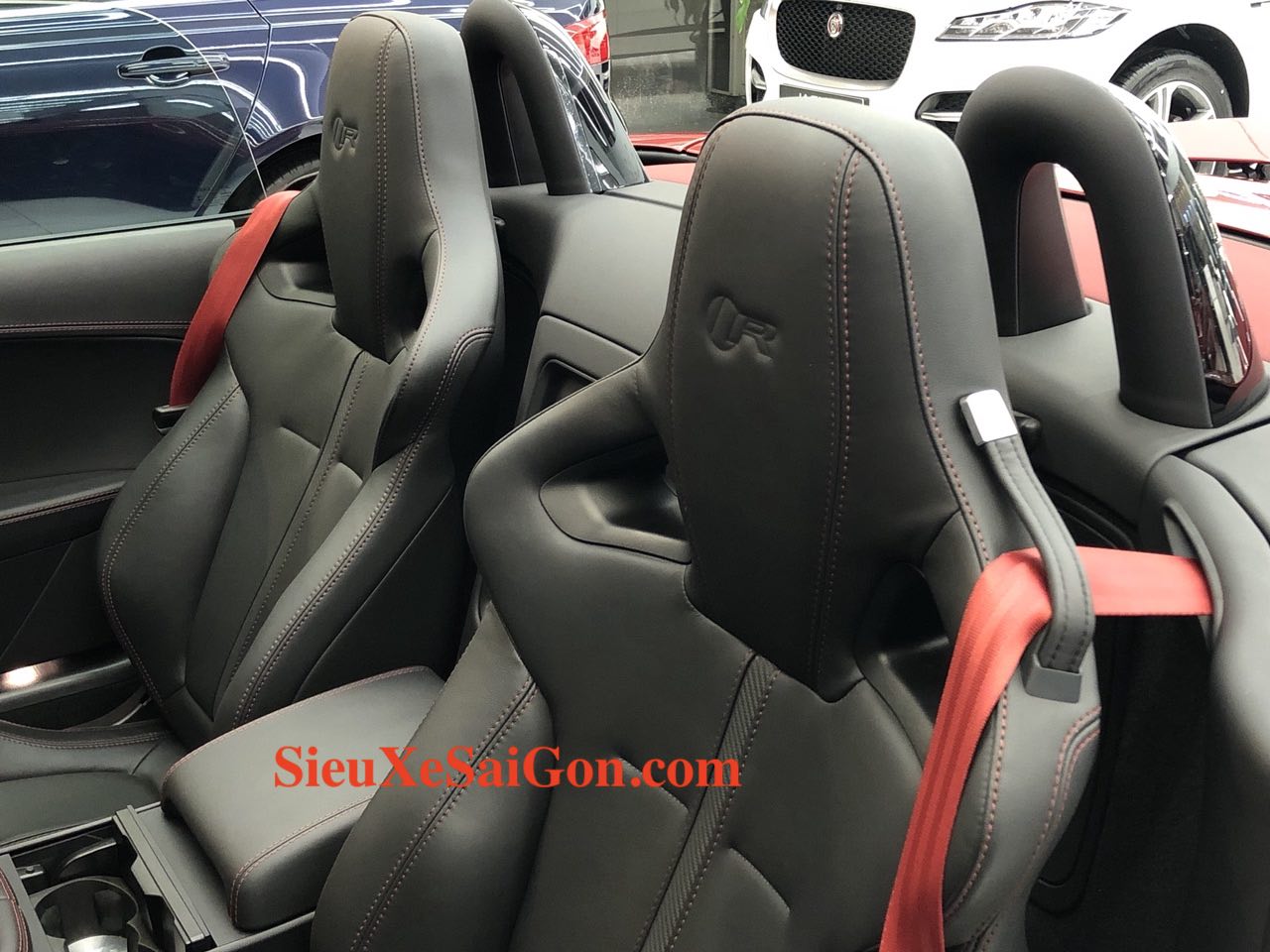 Jaguar F-Type 2 Cửa Phiên Bản Mui Trần Xếp lại được, Mẫu đắt nhất màu đỏ, Jaguar F-Type 2 Cửa Phiên Bản Mui Trần Bao Nhiêu Tiền Tại Việt Nam