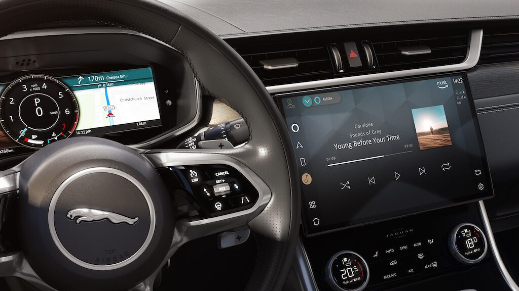 Jaguar XE và XF mang đến cho khách hàng nhiều sự lựa chọn và công nghệ hơn bao giờ hết, với việc bổ sung các mẫu 300 SPORT mới - và sự ra đời của tính năng điều khiển bằng giọng nói Alexa và tích hợp what3words trên toàn bộ phạm vi.