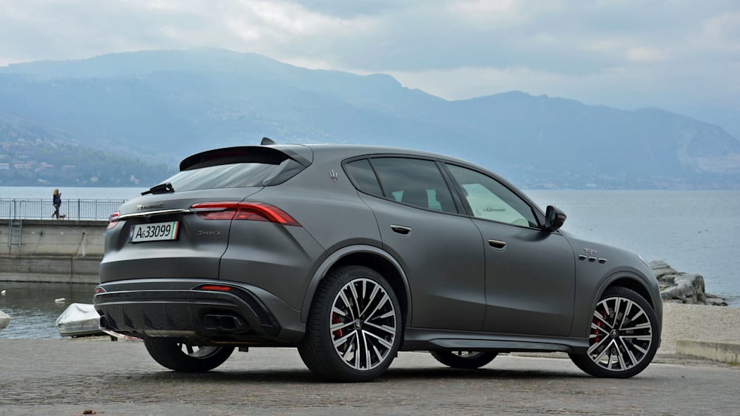 Xe Maserati Grecale Trofeo 2023 Hơn Cả Porsche Cayenne Turbo  - đuôi xe
