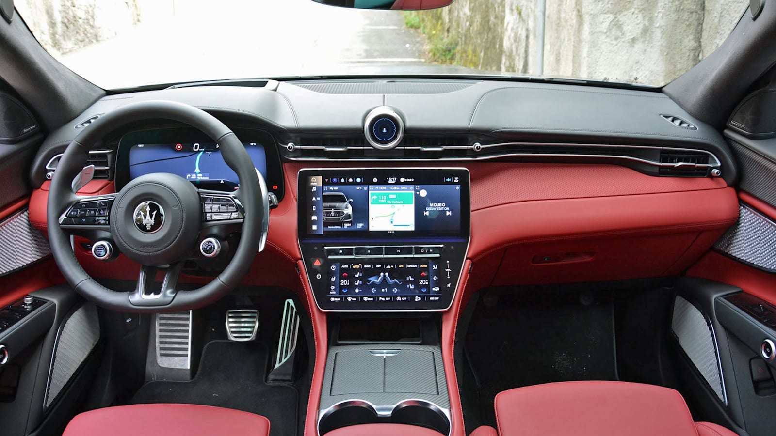 Đánh Giá Xe Maserati Grecale Trofeo 2023 Hơn Cả Porsche Cayenne Turbo Có Giá tiêu chuẩn 9.160.000.000 VNĐ, Công suất  550 PS (404 kW) . Tăng tốc từ 0 - 100 km/giờ 4,1 giây (3,9 giây với Performance Start). Tốc độ tối đa