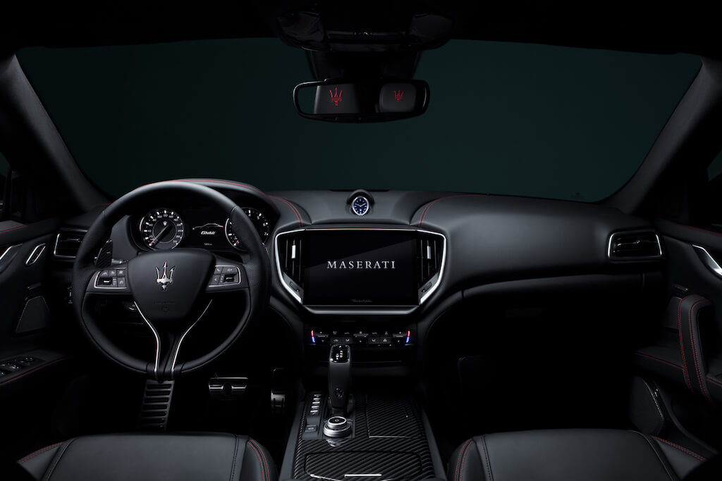 Phim Xe Maserati Ghibli Sedan 4 Chỗ Màu Đen Cao Cấp Phim Xe Maserati Ghibli Sedan 4 Chỗ Màu Đen Cao Cấp