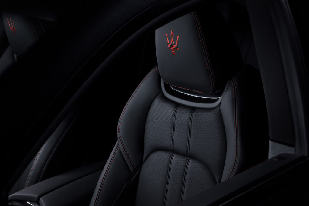 Phim Xe Maserati Ghibli Sedan 4 Chỗ Màu Đen Cao Cấp Phim Xe Maserati Ghibli Sedan 4 Chỗ Màu Đen Cao Cấp