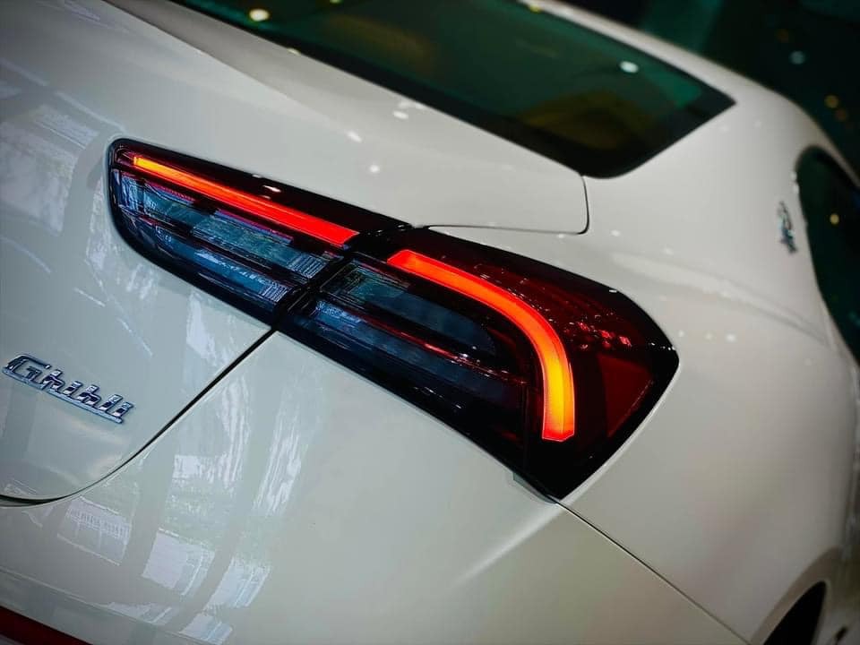 Hình ảnh chi tiết  đèn hậu Maserati Ghibli 2022 