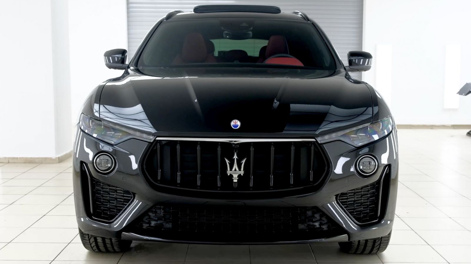 đầu xe màu đen, Maserati Levante, Maserati Levante 2021 - 2022 Có Gì Mới, Giá Bán Bao Nhiêu , Phiên bản sport, màu đen cực đẹp ở video,
