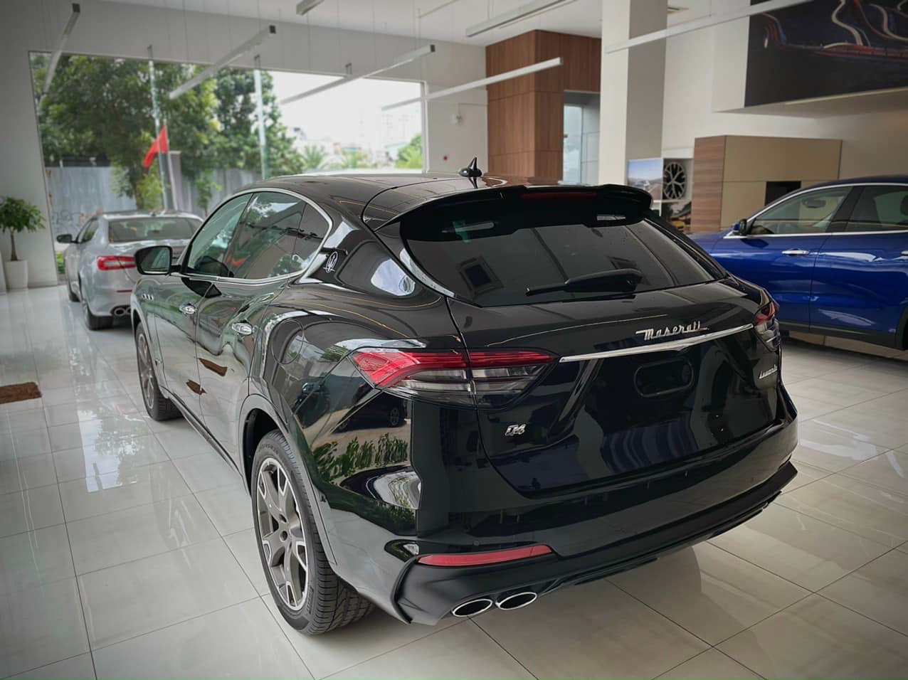Maserati Levante ngoại thất màu đen Maserati Levante ngoại thất màu đen