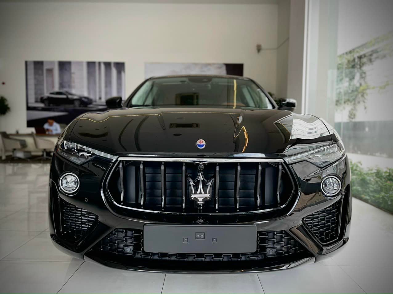 Maserati Levante ngoại thất màu đen Maserati Levante ngoại thất màu đen