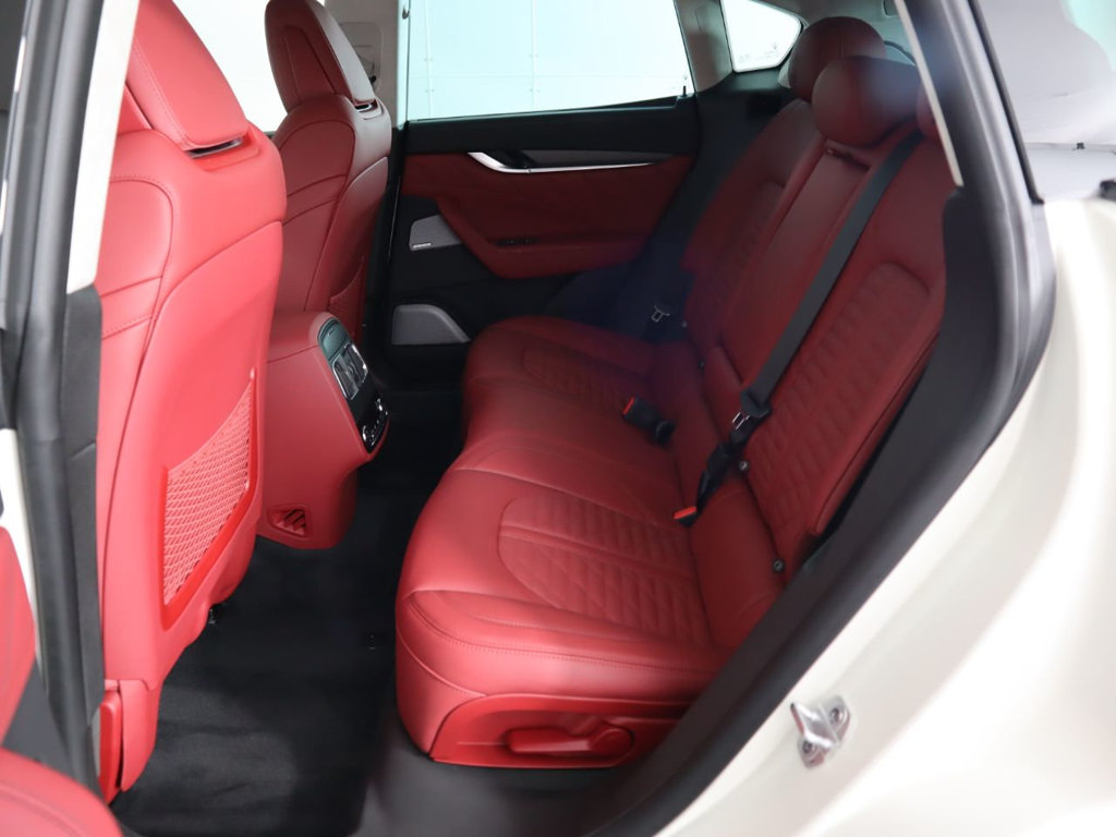 Maserati Levante Trofeo Màu Trắng Chiếc SUV Có Giá Đắt Nhất Của Ý Ra Mắt Tại Việt Nam năm nay, có 3 màu là đen, xám, trắng cùng nội thất nâu da bò và đen kết hợp đỏ,  Maserati Levante Trofeo Màu Trắng Chiếc SUV Có Giá Đắt Nhất Của Ý Ra Mắt Tại Việt Nam năm nay, có 3 màu là đen, xám, trắng cùng nội thất nâu da bò và đen kết hợp đỏ,