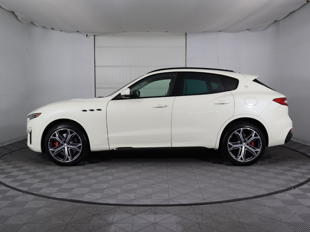 Maserati Levante Trofeo Màu Trắng Chiếc SUV Có Giá Đắt Nhất Của Ý Ra Mắt Tại Việt Nam năm nay, có 3 màu là đen, xám, trắng cùng nội thất nâu da bò và đen kết hợp đỏ,  Maserati Levante Trofeo Màu Trắng Chiếc SUV Có Giá Đắt Nhất Của Ý Ra Mắt Tại Việt Nam năm nay, có 3 màu là đen, xám, trắng cùng nội thất nâu da bò và đen kết hợp đỏ,