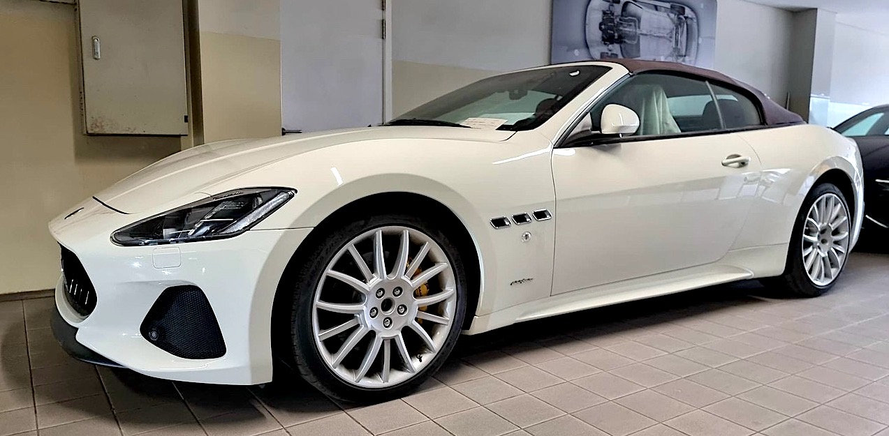 Xe MASERATI GRANTURISMO SPORT Đối Thủ Porsche 911 Turbo 2022-2023 mui trần