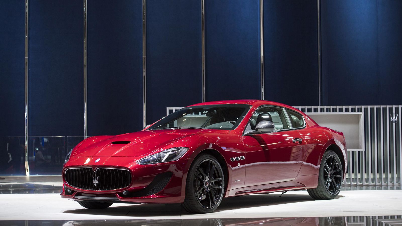 Mẫu Xe Maserati Granturismo Mui Cứng 2 Cửa Mới Nhất, Xe thể thao 4 chỗ nhập khẩu nguyên chiếc từ Ý, hiện tại đang có giá bán từ 12,7 tỷ - 14, 7 tỷ đồng,