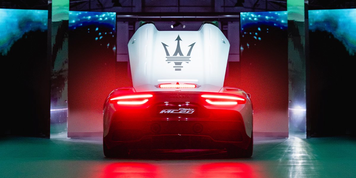 Xe Ý Maserati MC20 2 Cửa Mui Trần Giá Bao Nhiêu