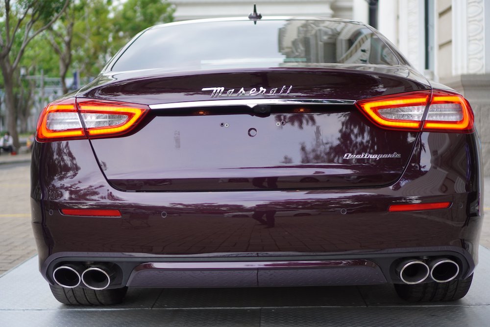 Xe Ý 4 Chỗ Maserati Màu Đỏ Giá Bao Nhiêu Tiền Lăn Bánh Gồm Biển Số và Bảo Hiểm Thân Xe, Xe Máy Xăng động cơ 3.0 v6 lít, nhập khẩu trực tiếp chính hãng từ ITalia, Xe màu đỏ đô, nội thất màu da bò nâu
