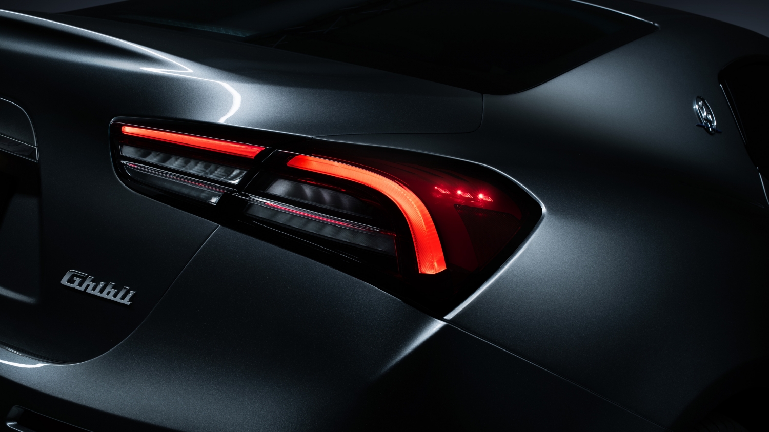 Maserati Ghibli Hybrid Động Điện 2.0 lít Hoàn toàn mới ra mắt có gì, Hôm nay hãng xe Ý chính thức ra mắt mẫu xe thể thao Ghibli phiên bản 2021 trang bị động cơ lai đầu tiên trong lịch sử ngành xe đua Italia