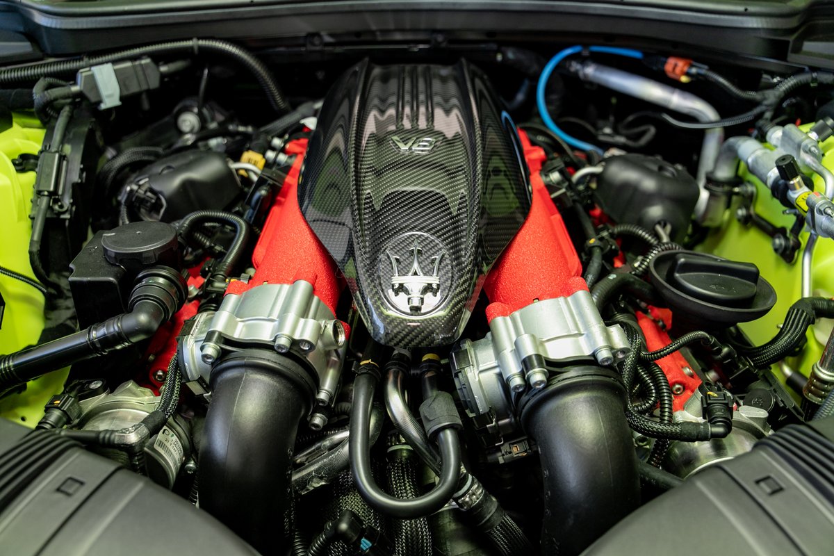 Xe Ý Maserati Ghibli Trofeo V8 Mạnh Nhất Phân Khúc 4 Chỗ vàng chanh,