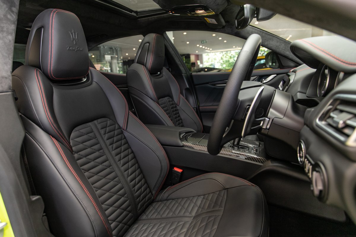 Xe Ý Maserati Ghibli Trofeo V8 Mạnh Nhất Phân Khúc 4 Chỗ vàng chanh,